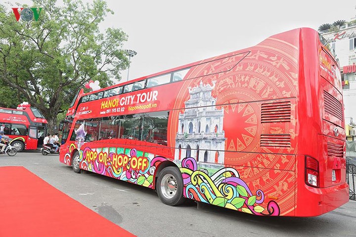 Xe buýt 2 tầng đầu tiên của Hà Nội được đưa vào sử dụng